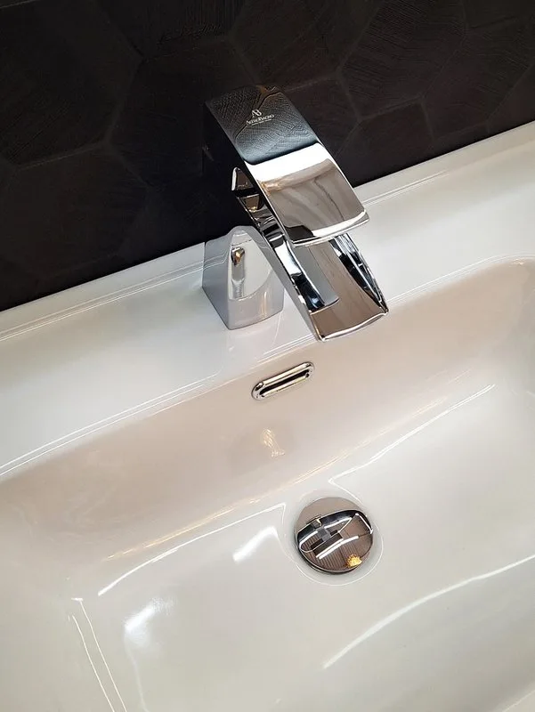 Смеситель для раковины AltroBagno Cascata 0110 Cr хром Sancos — официальный сайт