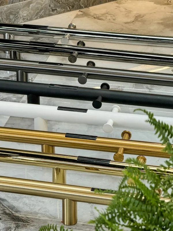 Полотенцесушитель электрический Boheme Uno 726-CR 150x12, chrome Sancos — официальный сайт